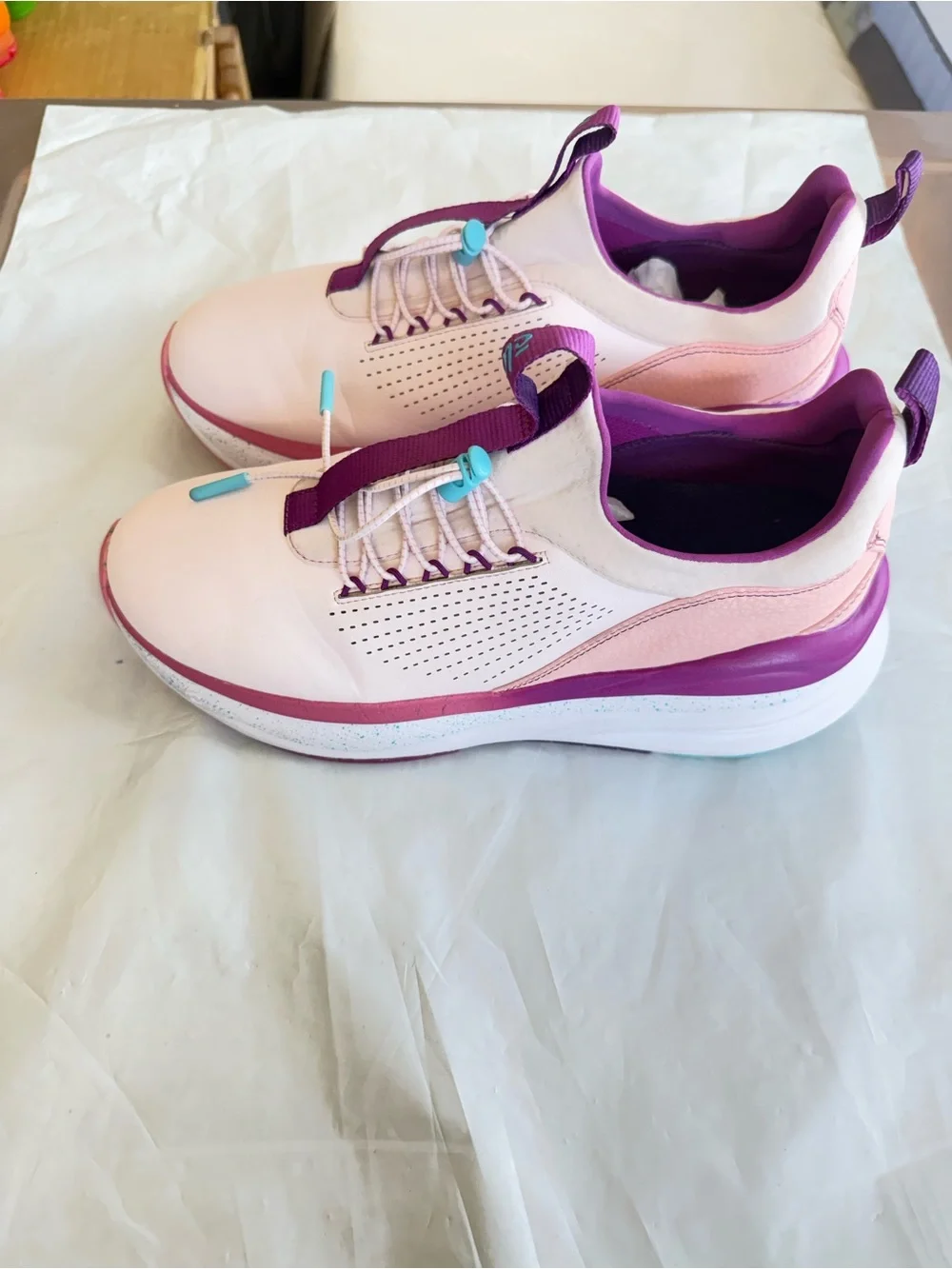 “SIZE 10” WOMENS CLOVE NURSING SNEAKERS